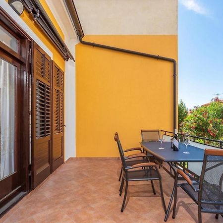 Apartment Lazzarich With Terrace Poreč Dış mekan fotoğraf
