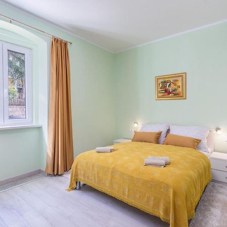 Apartment Lazzarich With Terrace Poreč Dış mekan fotoğraf