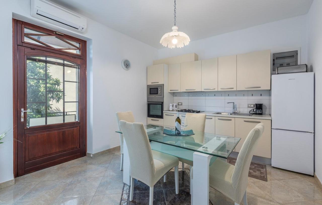Apartment Lazzarich With Terrace Poreč Dış mekan fotoğraf