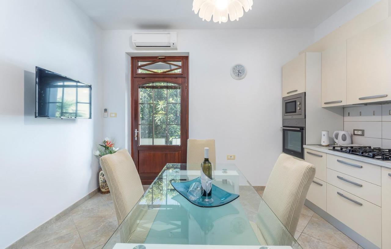 Apartment Lazzarich With Terrace Poreč Dış mekan fotoğraf